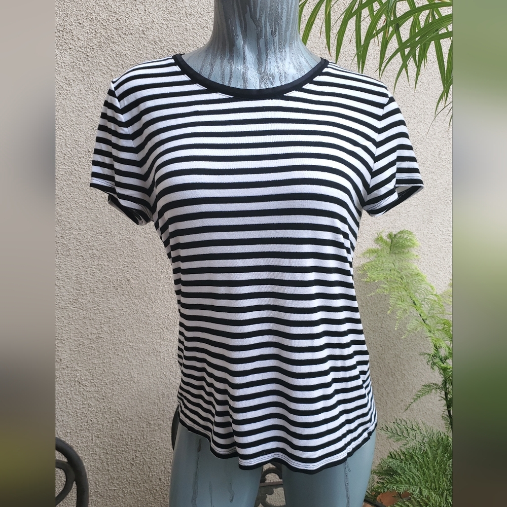 3/$15 WHITE HOUSE BLACK MARKET LADIES TEE